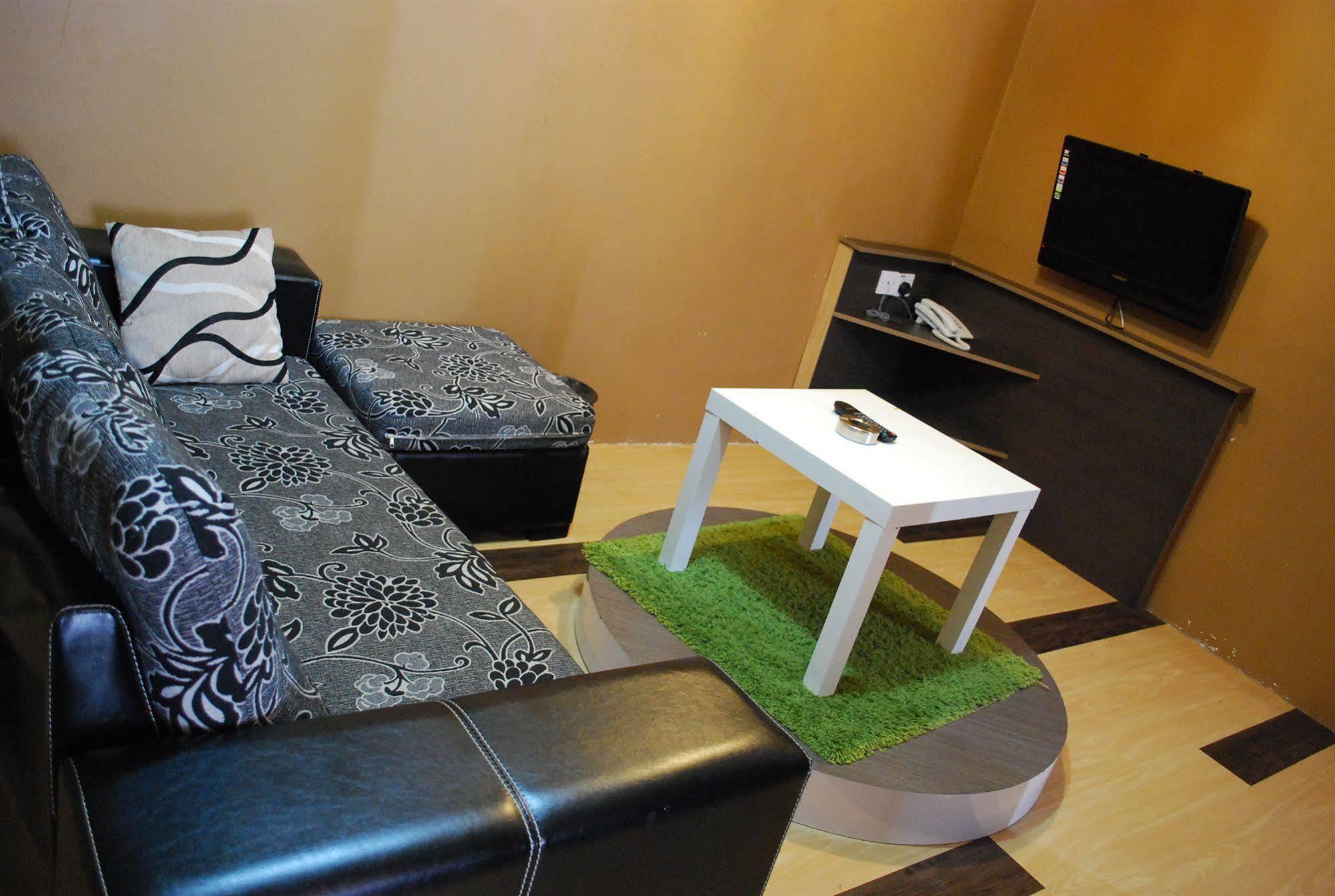 Oyo 996 My Home Hotel Cheras Selatan Exterior photo